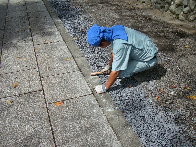 参道の石畳み補修
