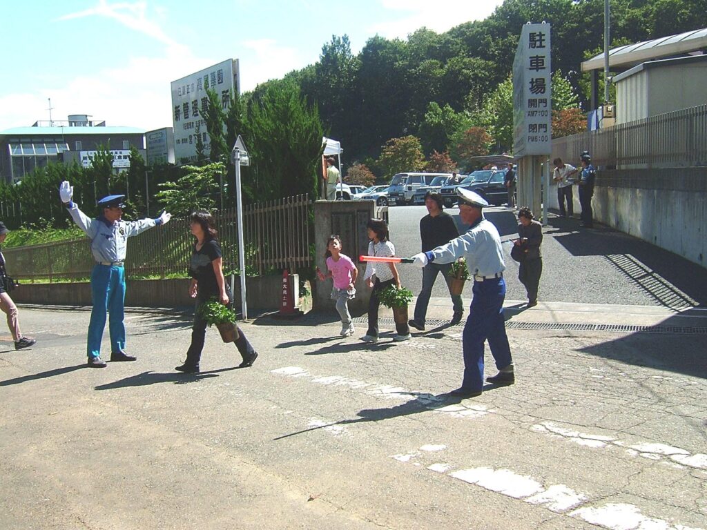 お盆・お彼岸の交通整理